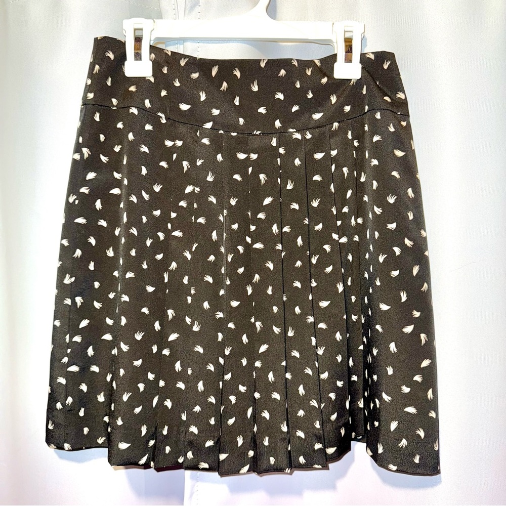 LOFT Chic Black and White Mini A-Line Skirt Pleated Size Petite 00p